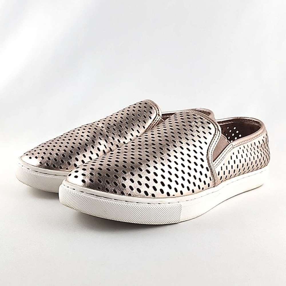 Steve Madden Women's Slip On Flat Shoes Perforated Rose Gold Size 9M - Picture 3 of 13